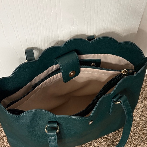 Elegant Green Leather Tote Bag - Picture 3 of 3